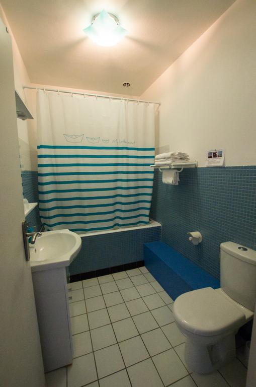 Hotel Du Commerce Millau Room photo
